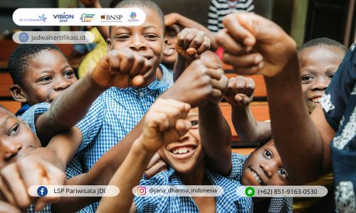 Sertifikasi mengubah cara Anda memimpin pengembangan wisata lokal. Sertifikasi ketua desa wisata memberi pengakuan resmi, kemampuan praktis, dan legitimasi saat mengajukan anggaran atau bermitra dengan pemangku kepentingan. Selain itu, sertifikat meningkatkan kepercayaan wisatawan dan investor. Dalam 100 kata pertama ini, jelas bahwa sertifikasi bukan sekadar kertas—ia alat strategis untuk membangun destinasi yang berkelanjutan dan berdaya saing.